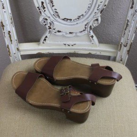 American Eagle Platform Sandals - Picture 2 of 3